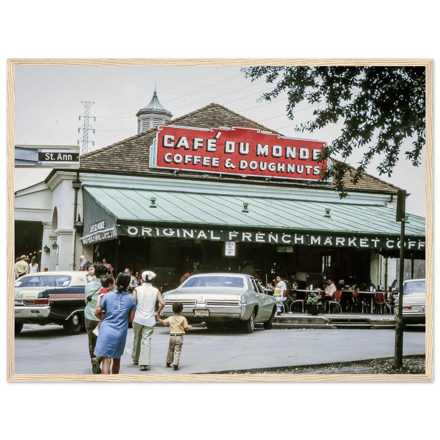 “Premium 🌿Earth-Conscious Pine Wall Art” - Retro Collections: General view of Cafe Du Monde in Louisiana, New Orleans - Canvas Wiggle