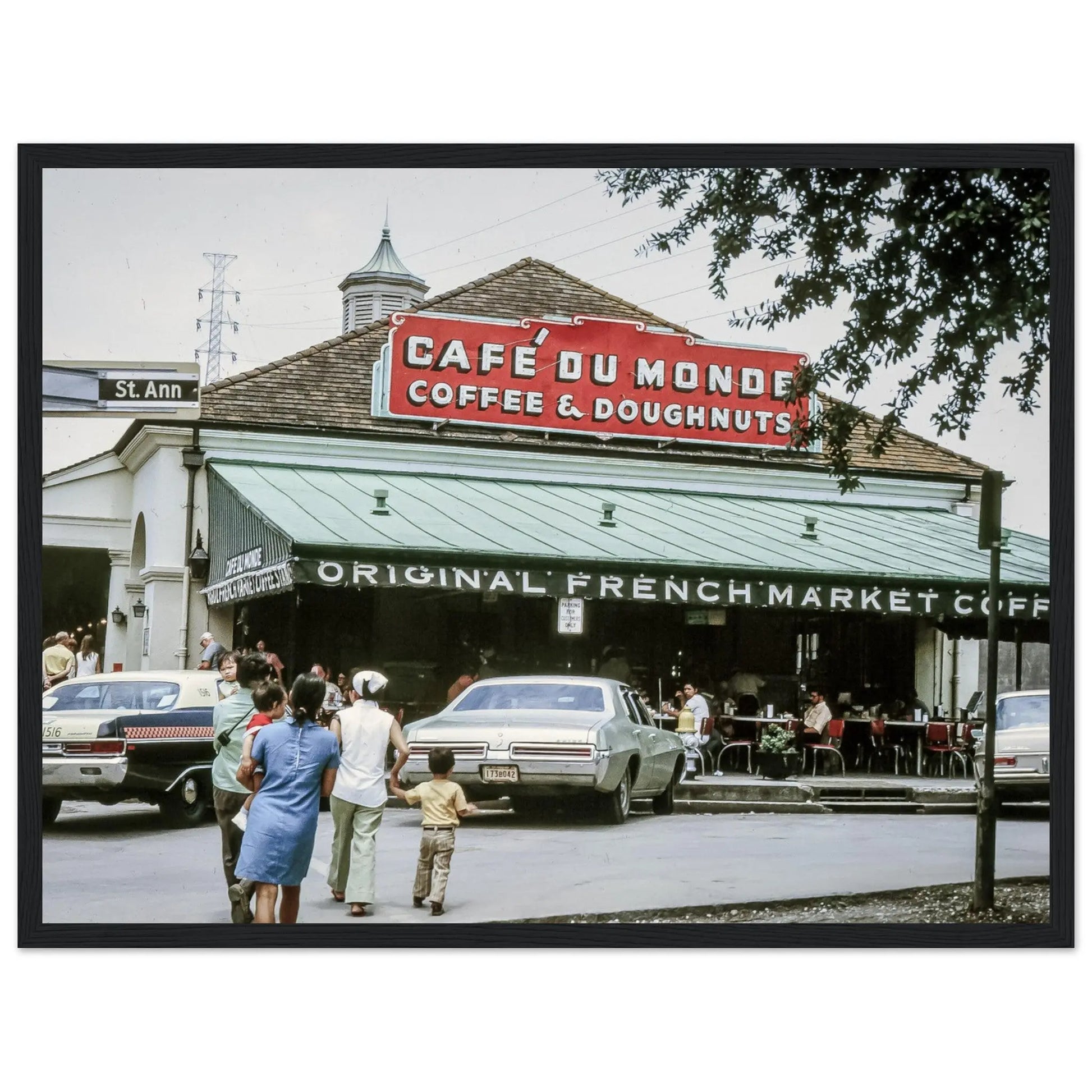 “Premium 🌿Earth-Conscious Pine Wall Art” - Retro Collections: General view of Cafe Du Monde in Louisiana, New Orleans - Canvas Wiggle