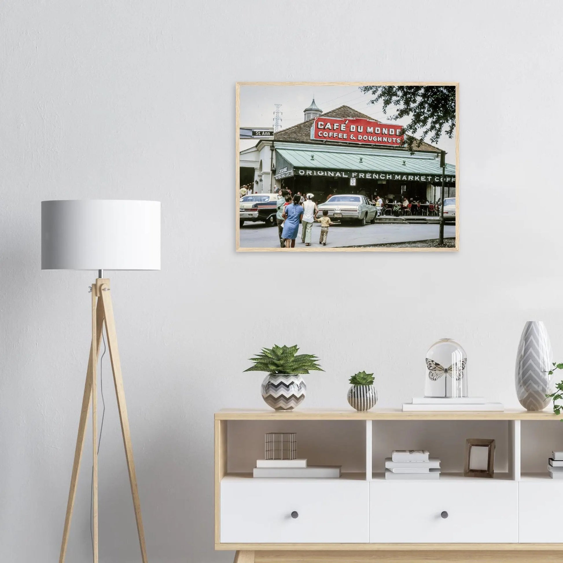 “Premium 🌿Earth-Conscious Pine Wall Art” - Retro Collections: General view of Cafe Du Monde in Louisiana, New Orleans - Canvas Wiggle